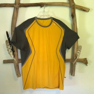 Lululemon size XL workout tee 9/10